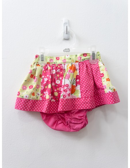 falda con calzon fucsia con bolas blancas y vere con flores