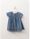 vestido denim con flores fucsias en cuello
