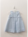vestido celeste con flores en cintura blancas y azules