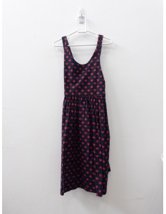 vestido negro con corazones rojos