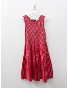 vestido rojo de punto con puntitos blancos