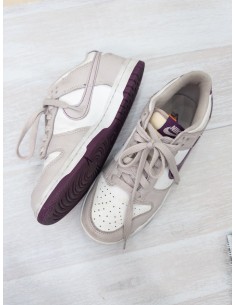 zapatos blancos con lila y morado