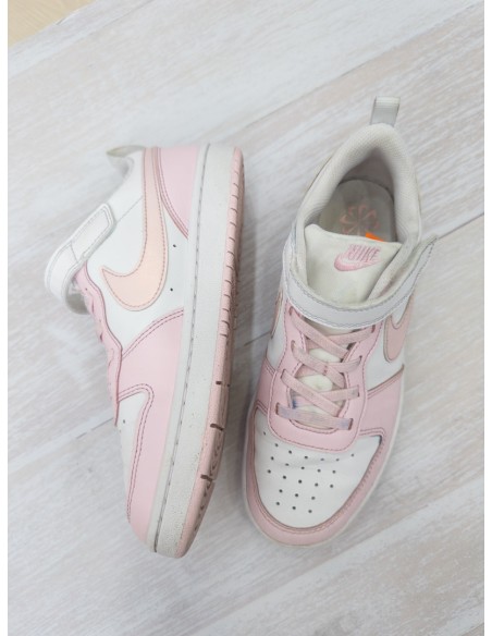 sneakers blancos con rosado