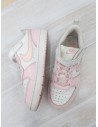 sneakers blancos con rosado