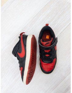 sneakers negros con rojo