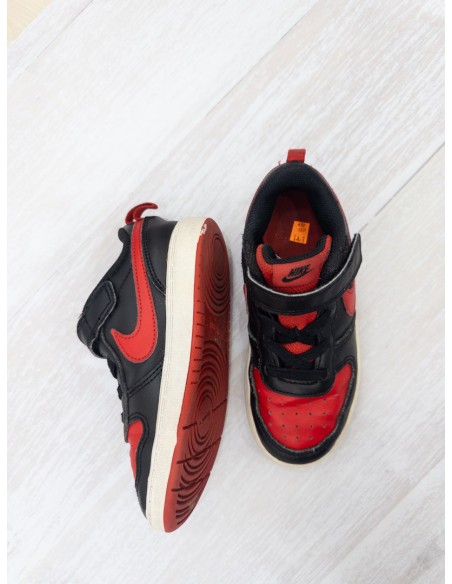 sneakers negros con rojo