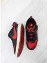 sneakers negros con rojo
