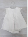 vestido blanco con cinta rosada