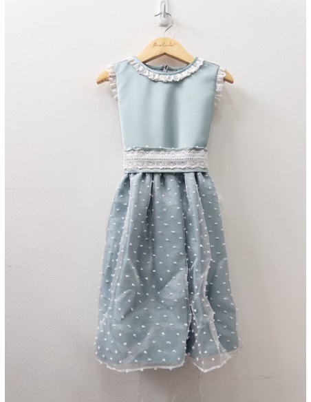 vestido turquesa con falda con tul blanco