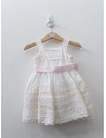 vestido blanco con detalle de cinta rosado