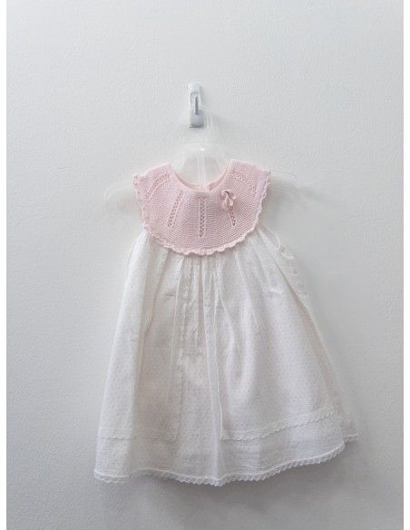 vestido blanco bolas rosadas, punto pecho rosado, con calzon