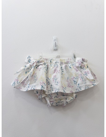 falda calzon blanca con flores amarillas y lilas, hojas verdes