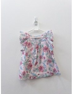 top rosado con flores fucsias y hojas azules