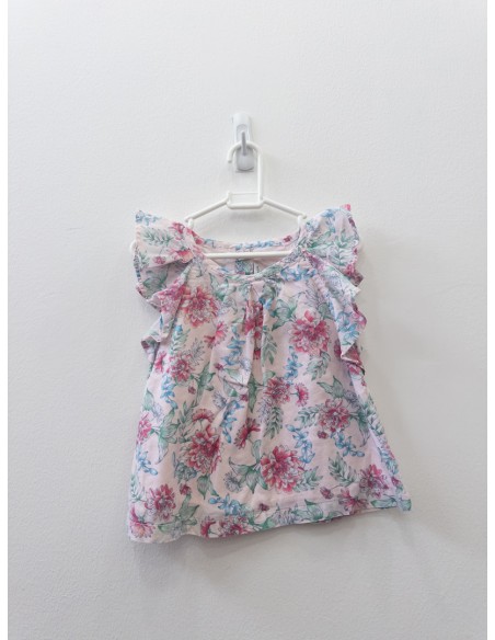 top rosado con flores fucsias y hojas azules