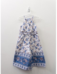 enterizo blanco con flores azules