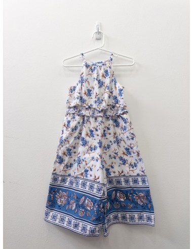 enterizo blanco con flores azules