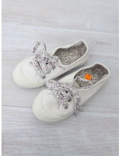 sneakers lona blancos con lazos de flores
