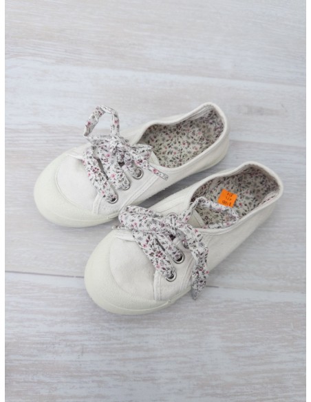 sneakers lona blancos con lazos de flores