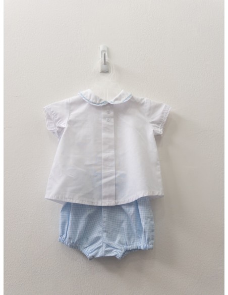 set short cuadros celestes y top blanco