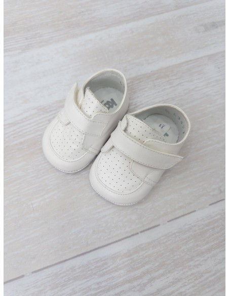 zapatos blancos