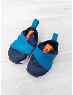 sneakers azules con turquesa