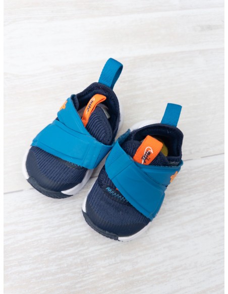 sneakers azules con turquesa