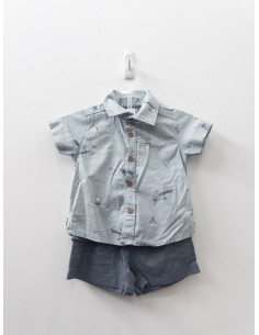 set short gris y camisa turquesa con barquitos