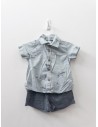 set short gris y camisa turquesa con barquitos