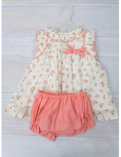 vestido beige con flores coral