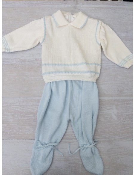 set pantalon tejido celeste y top beige con detalles celestes