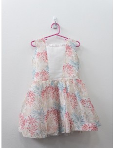 vestido blanco con rosadas turquesas y beige con centro blanco