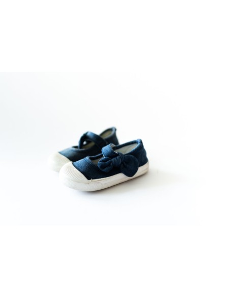 zapatos azules con blanco con lazo
