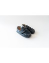 zapatos azules de velcro