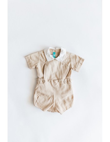 set short y camiseta beige