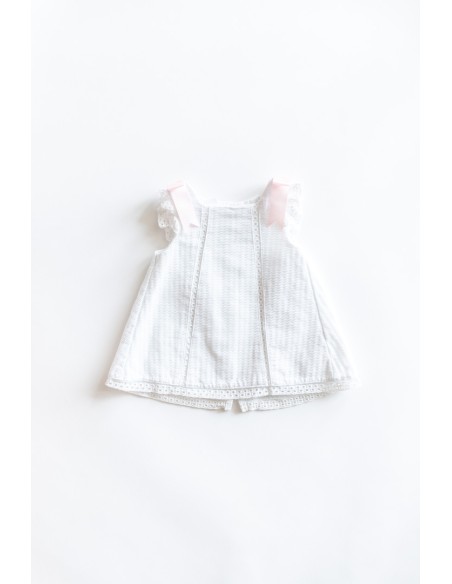 vestido blanco detalles rosados