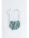 set short turquesa camiseta blanca