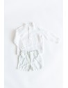 set short menta y camisa blanca