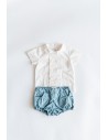 set short celeste y camisa blanca